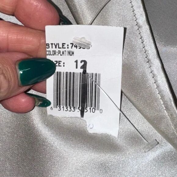 NWT RICKIE FREEMAN BY TERI JON platinum Pencil high waisted Skirt size 12 - Picture 6 of 8